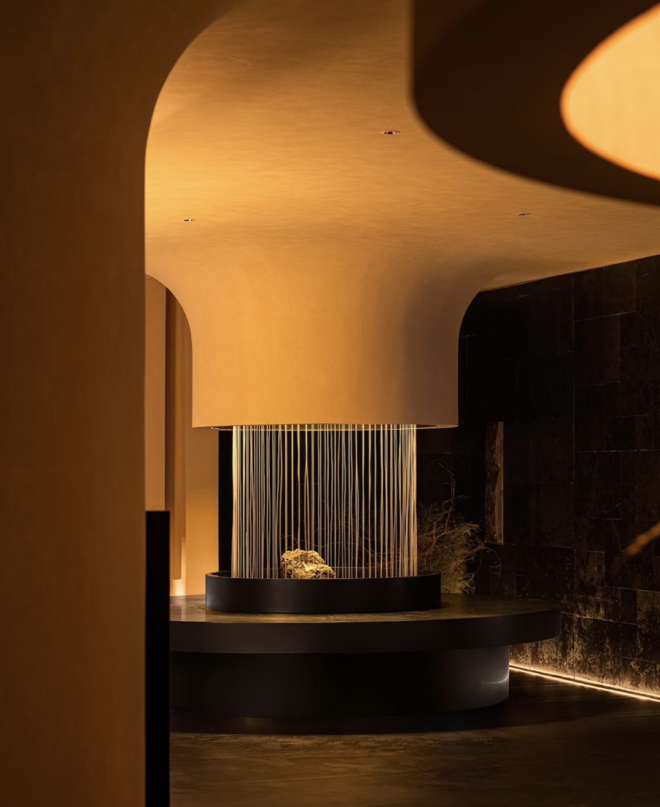 bar d hôtel, ambiance feutrée intérieure — projet hôtellerie boutique ayyur interiors.