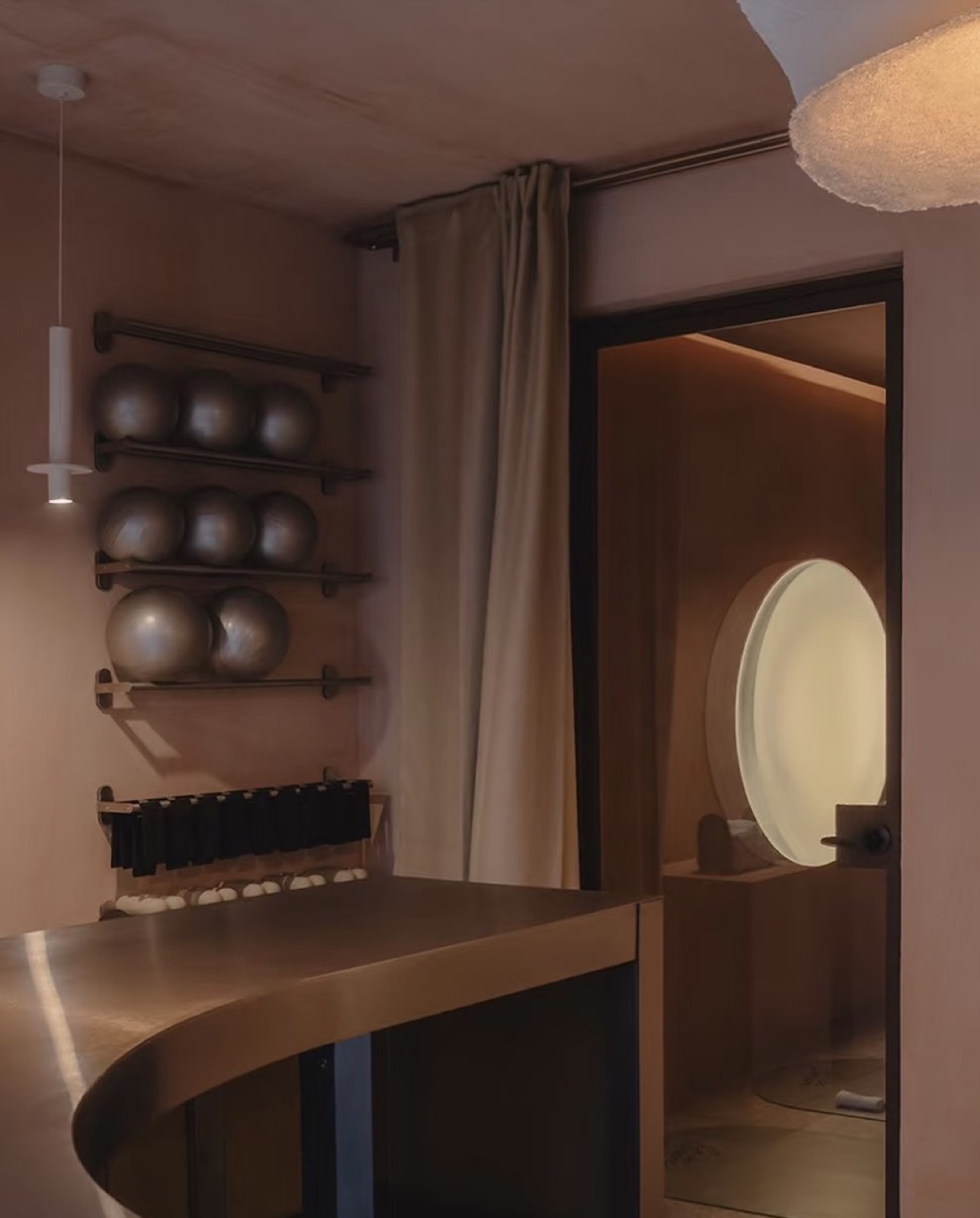 Production et contrôle — commercial ayyur interiors.