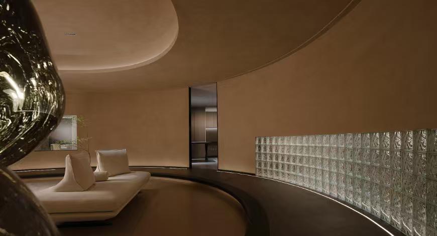 Intérieur courbe luxe — design d'espace ayyur interiors.