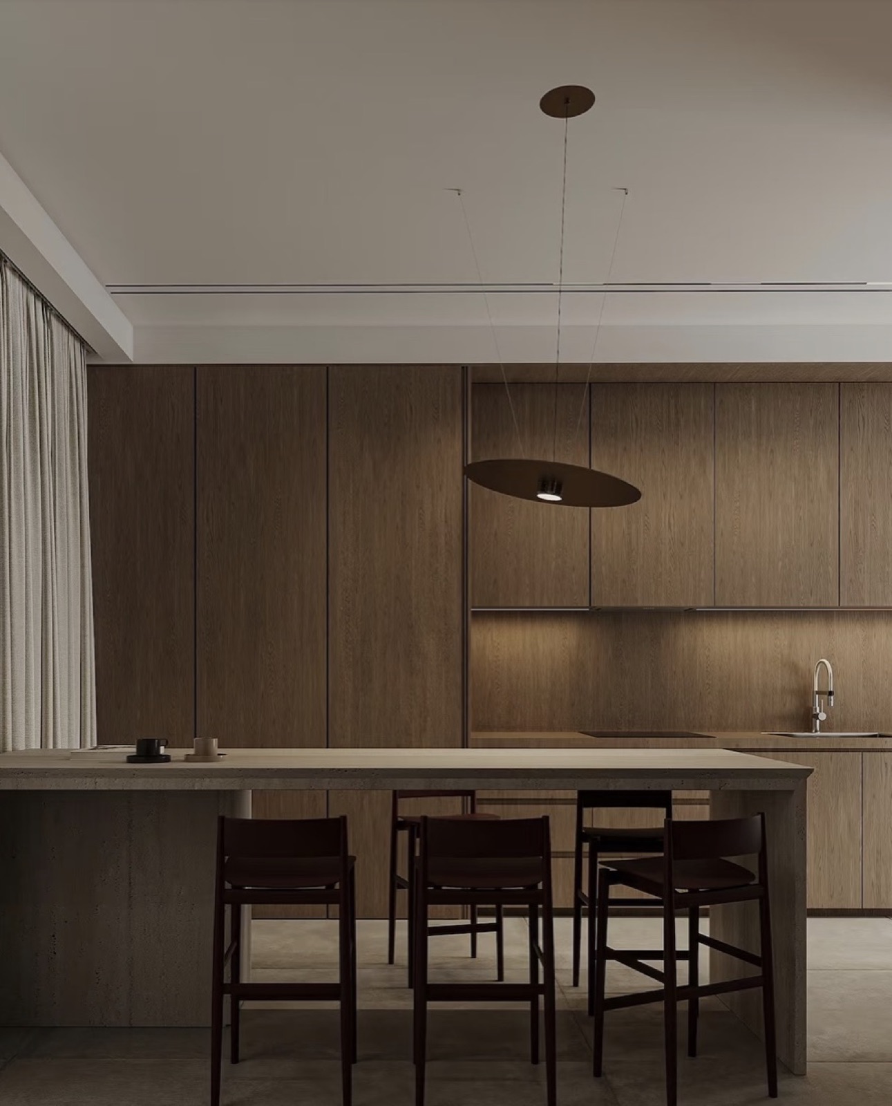 cuisine résidentielle contemporaine, bois et tabourets — ayyur interiors.