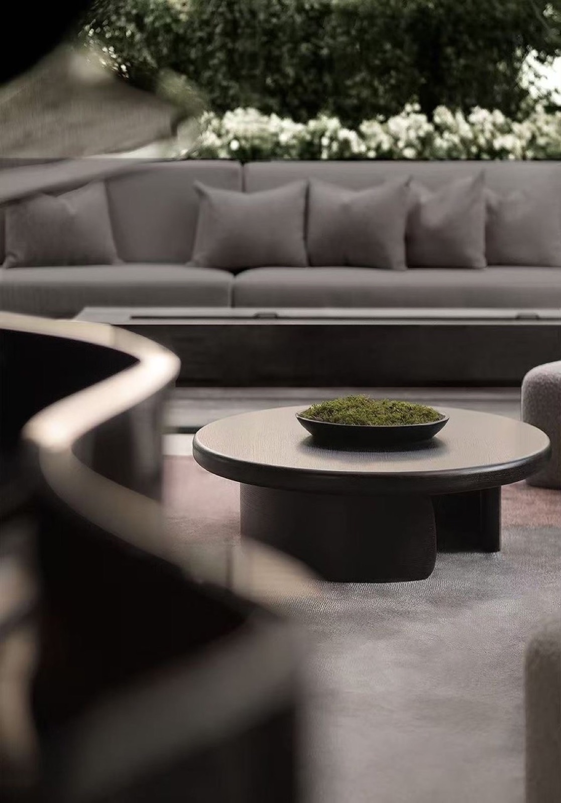 terrasse, canapé d'extérieur et table basse ronde — ayyur interiors.